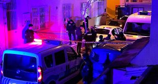 İzmir Bayraklı'da bir kişi otomobilde öldürülmüş halde bulundu