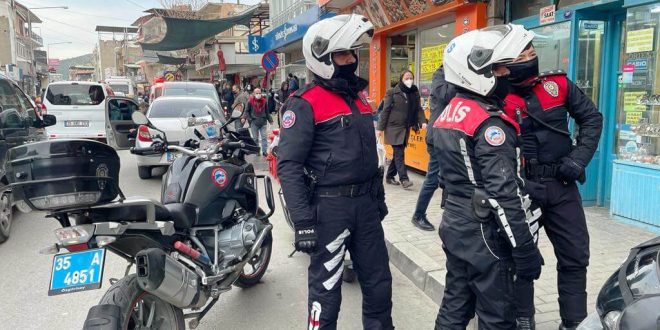 İzmir Bornova'daki kuyumcuda altınların gasbedilme görüntüleri ortaya çıktı