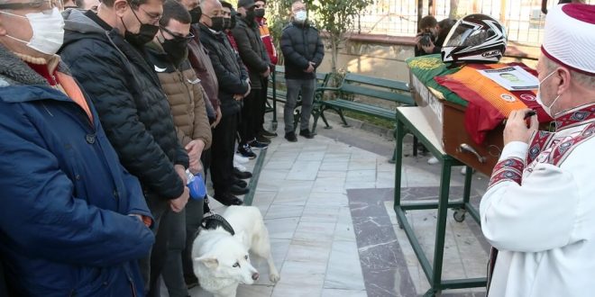 İzmir'de apartmanda çıkan yangında ölen gencin cenazesi toprağa verildi