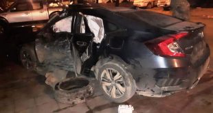 Manisa'da otomobil aydınlatma direğine çarptı, bir kişi öldü, iki kişi yaralandı