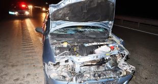 Manisa'da otomobil ile tırın çarpıştığı kazada 3 kişi yaralandı