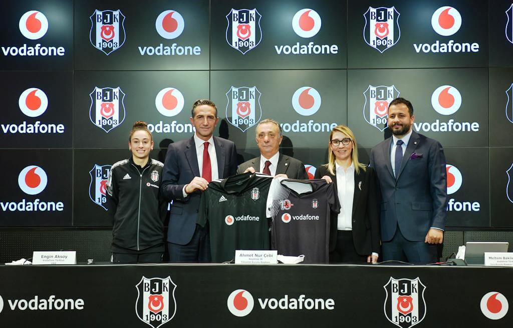 VODAFONE, BEŞİKTAŞ KADIN FUTBOL TAKIMI SPONSORLUĞUNU BİR YIL DAHA UZATTI